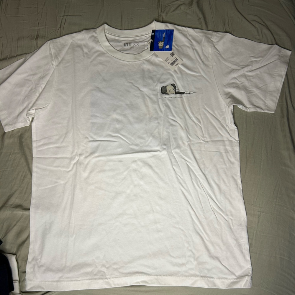 Kaws drowning elephant Sz L new